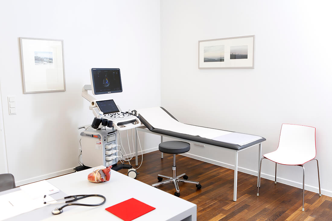 Herz-Kreislauf-Erkrankungen - Köln-Bayenthal - Diekmann - ein Behandlungszimmer unserer Praxis